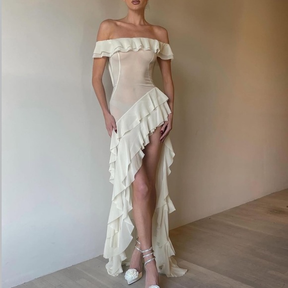 Helsa Thea Gown - Picture 3 of 12